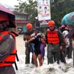 Polri Gerak Cepat Evakuasi Warga Terdampak Banjir di Padang