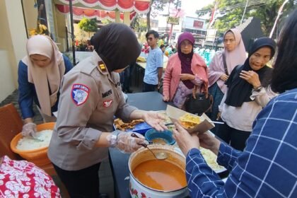 Polresta Malang Kota Sapa Warga melalui Baktikes dan Makan Bersama Gratis