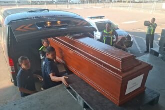 DVI Polda Jatim Serahkan Jenazah Kelima Korban KM Mutiara Sentosa II