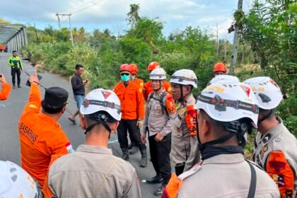 Hari Ke-4 Pascagempa, Polri Terus Bergerak: Brimob dan Bantuan Logistik Konsisten Dikirim ke NTT
