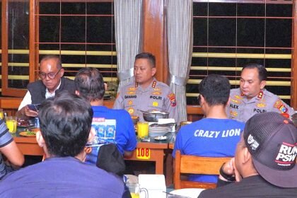 Tepati Janji Rawat Kedamaian Sepak Bola, Kapolresta Malang Kota Bersama Polda Jatim Pertemukan Aremania dan Bonek di Pasuruan