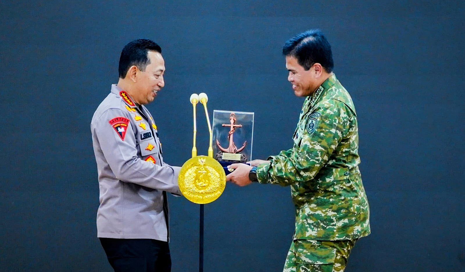 Kapolri Bersama Menko Polkam dan Pimpinan Lembaga Negara Perkuat Kebersamaan di Mabes TNI AL