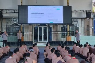 Pak Bhabin Polresta Malang Kota Dampingi Tim SDM Sosialisasi Pemahaman AI ke Siswa & Guru SMKN 6 Malang