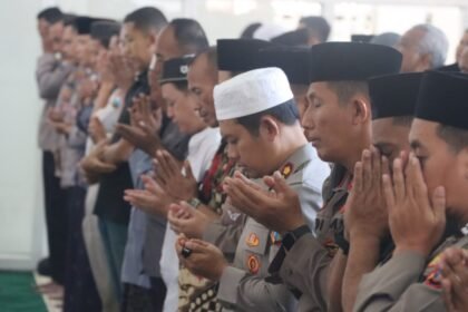 Polres Pasuruan Gelar Salat Ghaib dan Doa Bersama untuk Korban Kecelakaan Lalu Lintas