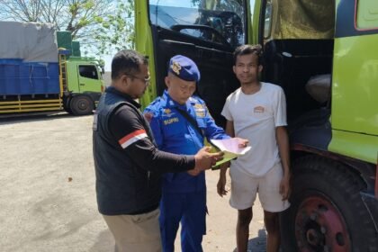 Polres Situbondo Perketat Pemeriksaan Muatan Truk di Pelabuhan Jangkar