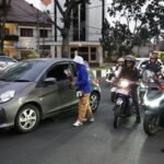Polresta Malang Kota dan Aremania Bagikan 39 Mawar, Tebar Pesan Damai Jelang HUT Arema FC “TH39REATNESS”
